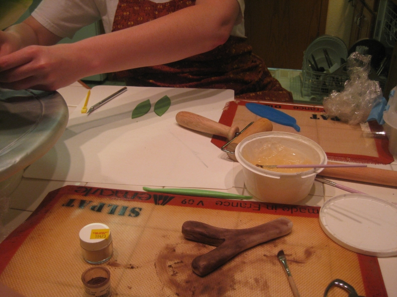 Illustration for article titled How to Build Your Own Angry Birds Cake